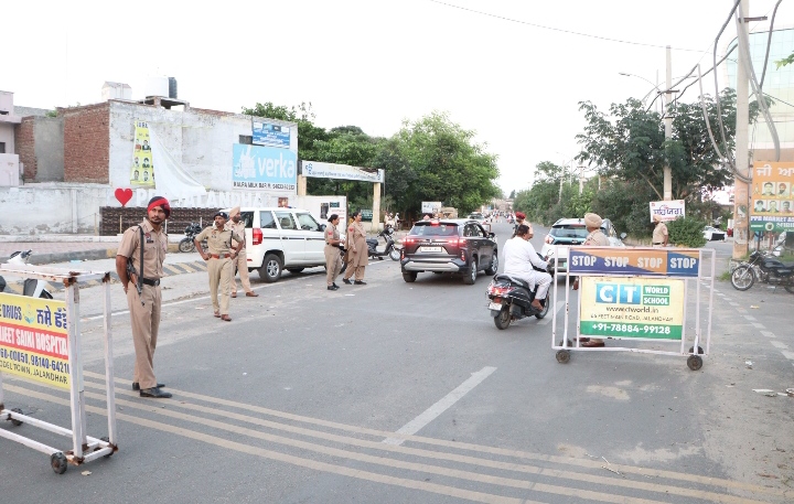 Read more about the article ਤਿਉਹਾਰਾਂ ਦੇ ਸੀਜ਼ਨ ਅਤੇ ਆਗਾਮੀ ਗ੍ਰਾਮ ਪੰਚਾਇਤ ਚੋਣਾਂ 2024 ਦੀ ਤਿਆਰੀ ਲਈ ਪੂਰੇ ਸ਼ਹਿਰ ਵਿੱਚ ਵਿਸ਼ੇਸ਼ ਨਕਾਬਬੰਦੀ ਕੀਤੀ