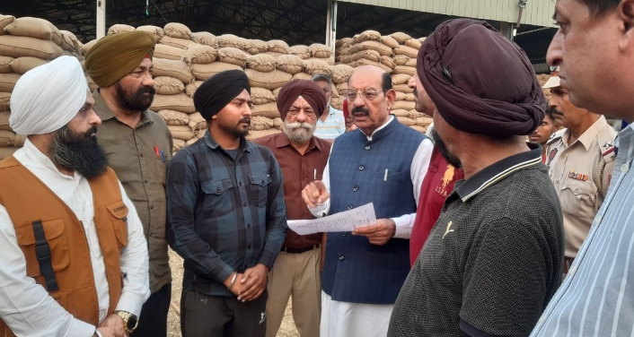 Read more about the article फसल की साथ-साथ लिफ्टिंग और तय समय में भुगतान सुनिश्चित करने के निर्देश