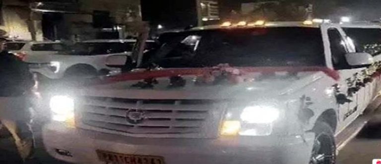 Read more about the article बिना अनुमति के काले शीशे लगाए, शादी में जा रही एक लिमोजिन गाड़ी का चालान