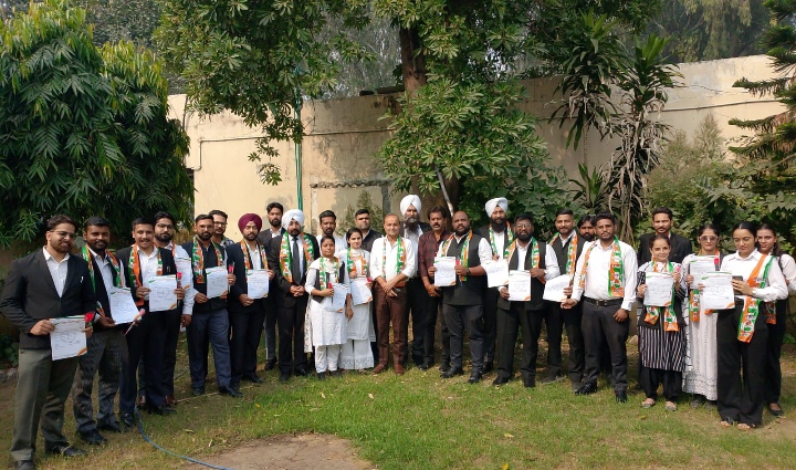 Read more about the article ਦੇ ਲੀਗਲ ਸੈਲ ਦੀ ਟੀਮ ਨੂੰ ਨਿਯੁਕਤੀ ਪੱਤਰ ਦਿੱਤੇ