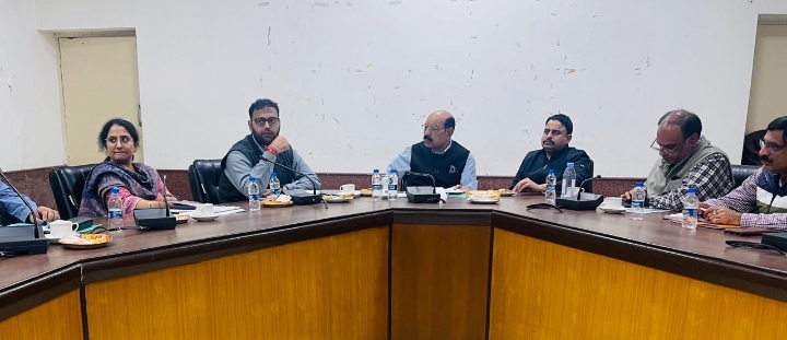 Read more about the article मोहिंदर भगत ने बैठक में नगर निगम के अधिकारियों से विभिन्न कार्यों का लिया जायजा