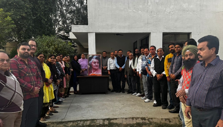 Read more about the article ਗਾਂਧੀ ਜੀ ਦੇ ਜਨਮ ਦਿਵਸ ਦੇ ਮੌਕੇ ਤੇ ਕਾਂਗਰਸੀ ਆਗੂਆਂ ਵਲੋ ਸ਼ਰਧਾ ਦੇ ਫੁੱਲ ਭੇਂਟ