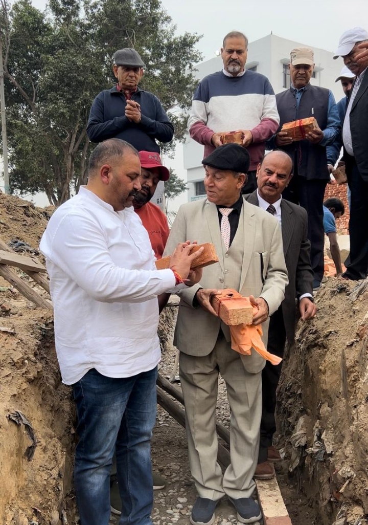 Read more about the article ਸੁਸ਼ੀਲ ਰਿੰਕੂ ਨੇ ਸ਼੍ਰੀ ਗੁਰੂ ਰਵਿਦਾਸ ਜੀ ਮਹਾਰਾਜ ਕਮਿਊਨਿਟੀ ਹਾਲ ਦੀ ਚਾਰਦੀਵਾਰੀ ਦਾ ਕੰਮ ਸ਼ੁਰੂ ਕਰਵਾਇਆ