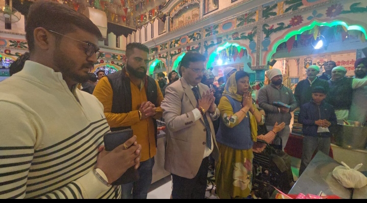 Read more about the article ਪ੍ਰਦੀਪ ਕੁਮਾਰ ਸੱਭਰਵਾਲ ਪਤਨੀ ਸਮੇਤ ਡੇਰਾ ਬਾਬਾ ਮੁਰਾਦ ਸ਼ਾਹ ਵਿਖੇ ਹੋਏ ਨਤਮਸਤਕ