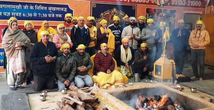 Read more about the article देना गरिमामयी हो तो लेना भी महिमामयी हो: नवजीत भारद्वाज