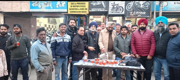 Read more about the article ਪੋਹ ਦੀ ਸੰਗਰਾਂਦ ਉੱਤੇ ਆਟੋ ਡੀਲਰ ਐਸੋਸੀਏਸ਼ਨ ਵੱਲੋਂ ਲੰਗਰ ਲਗਾਏ ਗਏ 