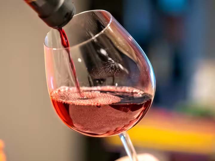 Read more about the article प्रतिदिन एक गिलास वाइन पीने से दिल का दौरा या स्ट्रोक का खतरा होगा कम