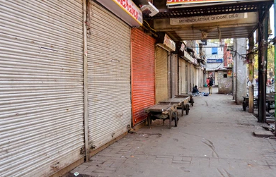 Read more about the article ਕਲੱਬ ਤੇ ਹੋਰ ਲਾਇਸੰਸਸ਼ੁਦਾ ਖਾਣ-ਪੀਣ ਵਾਲੀਆਂ ਥਾਵਾਂ ਰਾਤ 12 ਵਜੇ ਤੱਕ ਮੁਕੰਮਲ ਬੰਦ ਕਰਨ ਦੇ ਹੁਕਮ