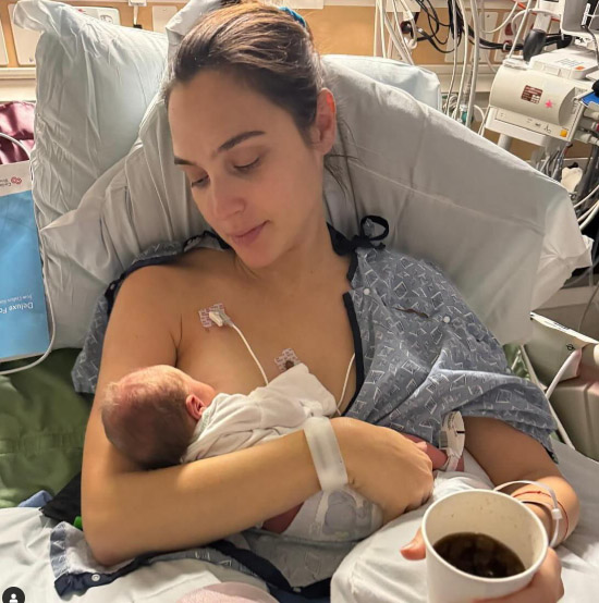 Read more about the article फेमस एक्ट्रेस गैल गैडोट शेयर किया भावुक पोस्ट जिसे देख आ जाएंगे आंखों में आंसू