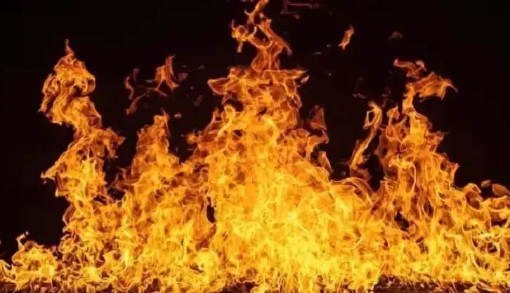 Read more about the article पाकिस्तान के पंजाब में पेट्रोलियम गैस से भरे एक टैंकर में विस्फोट