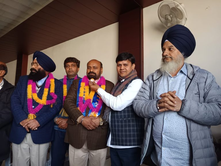 Read more about the article ਹਰਜਿੰਦਰ ਮੌਰਿਆ ਆਪਣੇ ਸੈਕੜੇ ਸਾਥੀਆਂ ਸਮੇਤ ਬਸਪਾ ਵਿੱਚ ਸ਼ਾਮਲ ਹੋਏ