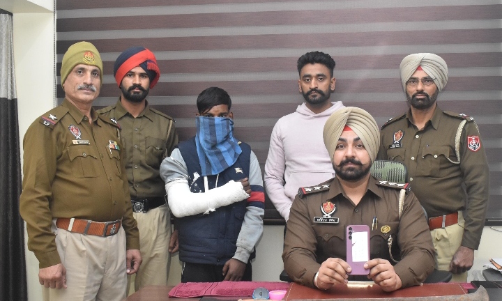 Read more about the article ਪੁਲਿਸ ਨੇ ਲੁੱਟਾਂ-ਖੋਹਾਂ ਕਰਨ ਵਾਲੇ ਗਿਰੋਹ ਦਾ ਪਰਦਾਫਾਸ਼ ਕੀਤਾ 