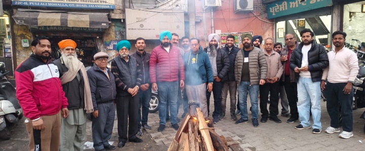 Read more about the article ਟੂ ਵੀਲਰਸ ਡੀਲਰਸ ਐਸੋਸੀਏਸ਼ਨ ਦੇ ਮੈਂਬਰਾਂ ਨੇ ਰਲ ਮਿਲ ਕੇ ਲੋਹੜੀ ਮਨਾਈ