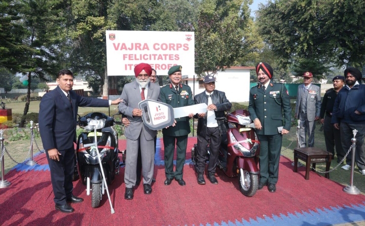 Read more about the article ਵਜਰਾ ਕੋਰ ਦੁਆਰਾ ਤਿੰਨ-ਸੇਵਾ ਵੈਟਰਨਜ਼ ਦਿਵਸ ਅਤੇ ਸੈਨਾ ਦਿਵਸ ਮਨਾਇਆ ਗਿਆ