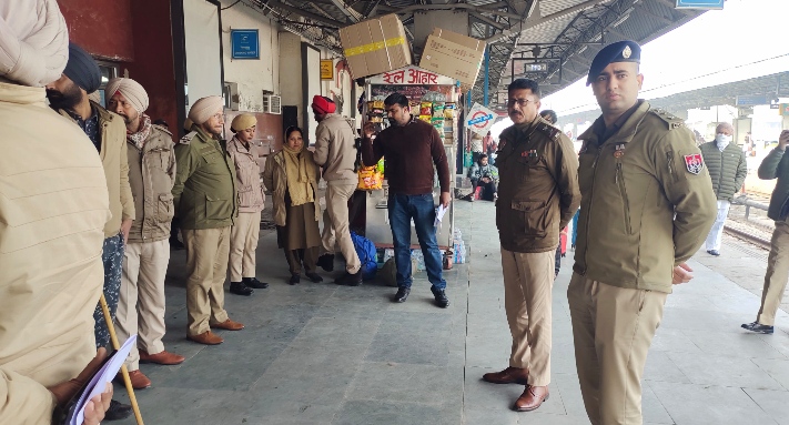 Read more about the article ਪਹਿਲਾਂ ਜਨਤਕ ਸੁਰੱਖਿਆ ਨੂੰ ਯਕੀਨੀ ਬਣਾਉਣ ਲਈ ਕਮਿਸ਼ਨਰੇਟ ਜਲੰਧਰ ਪੁਲਿਸ ਨੇ ਸਖ਼ਤ ਸੁਰੱਖਿਆ ਮੁਹਿੰਮ ਸ਼ੁਰੂ ਕੀਤੀ