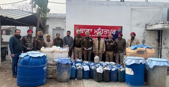 Read more about the article पुलिस ने 4030 लीटर जहरीली केमिकल शराब जब्त की