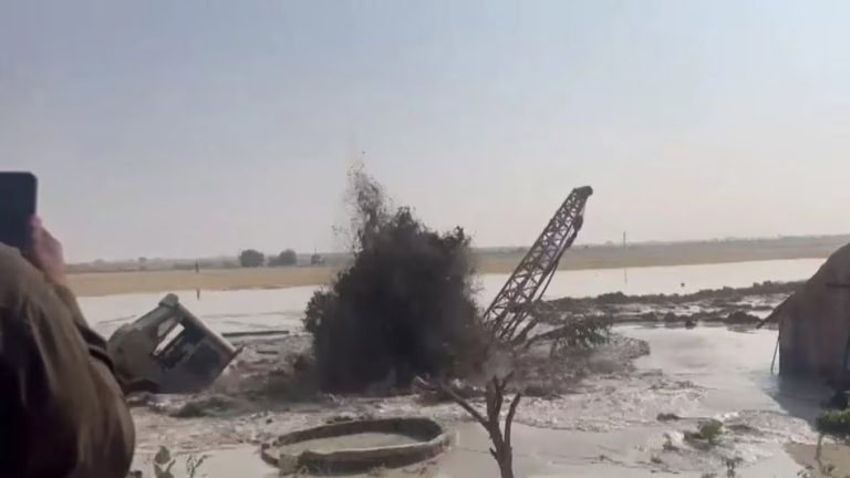 Read more about the article जैसलमेर मोहनगढ़ मैं पानी की खुदाई दौरान कुछ ऐसा हुआ