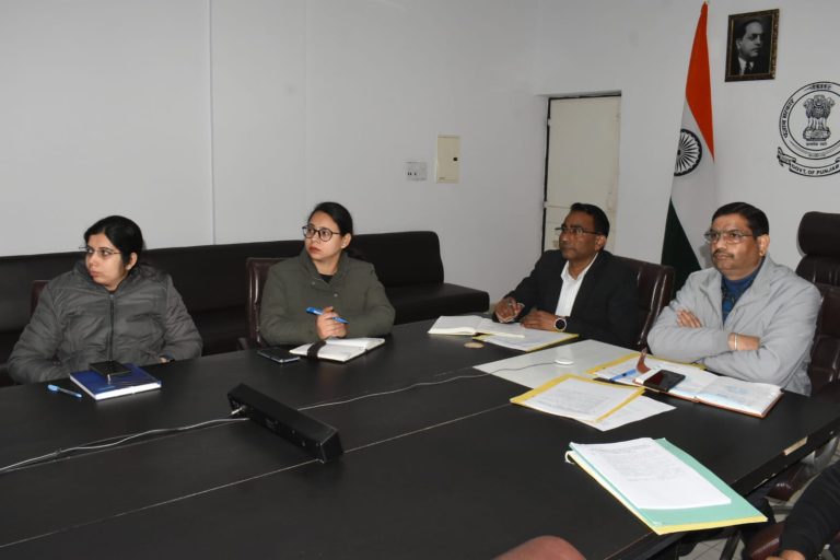 Read more about the article ਹਾਦਸਿਆਂ ਤੋਂ ਬਚਾਅ ਲਈ ਏ.ਡੀ.ਜੀ.ਪੀ. ਫਾਰੂਕੀ ਵੱਲੋਂ ਲੋਕਾਂ ਨੂੰ ਰਾਤ ਸਮੇਂ ਧੁੰਦ ’ਚ ਸਫ਼ਰ ਕਰਨ ਤੋਂ ਗੁਰੇਜ਼ ਕਰਨ ਦੀ ਅਪੀਲ