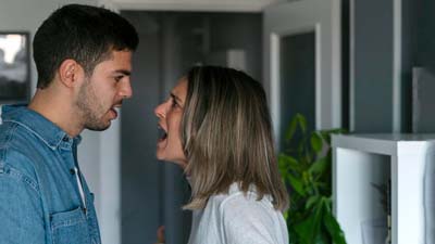 Read more about the article झगड़े में पति ने काट डाले पत्नी के होंठ, लगवाने पड़े 16 टांके