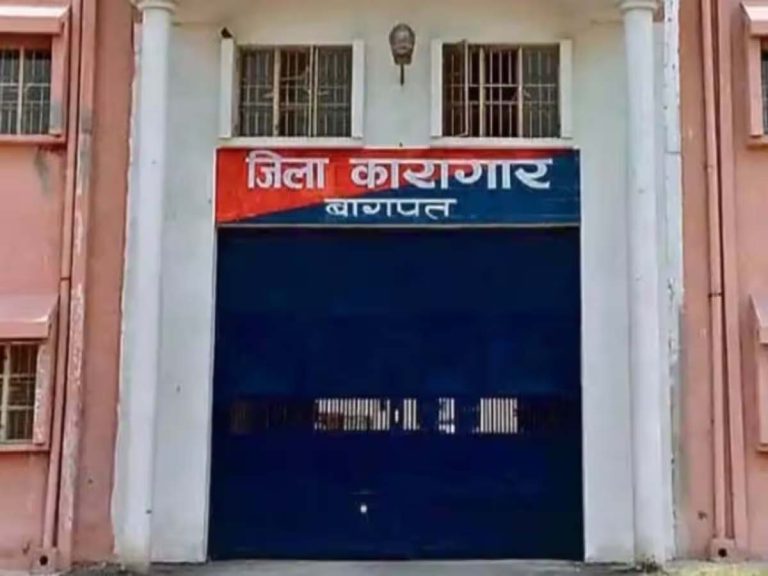 Read more about the article यूपी में महिला अफसर से जेलर ने ही अपने कार्यालय में बुलाकर रेप की कोशिश