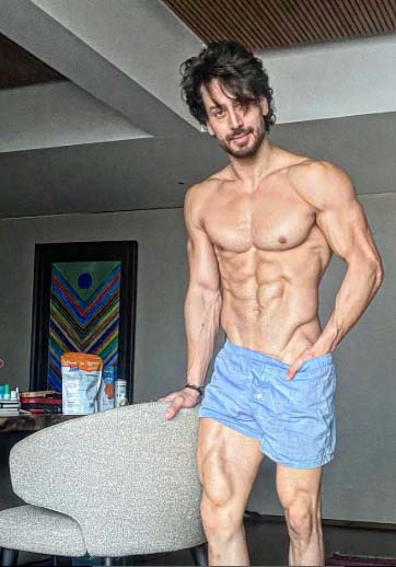 Read more about the article टाइगर श्रॉफ मस्क्यूसलर अंदाज में दिखाई दे रहे