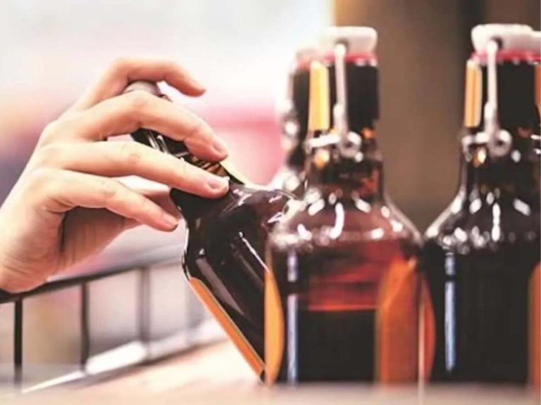 Read more about the article सेंसेक्स 600 से ज्यादा अंकों की गिरावट के साथ कारोबार