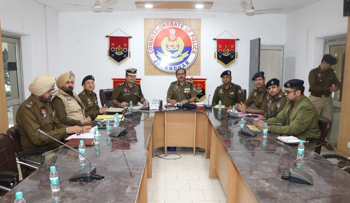 Read more about the article ਧੋਖਾਧੜੀ ਵਾਲੇ ਟ੍ਰੈਵਲ ਏਜੰਟਾਂ ਨਾਲ ਨਜਿੱਠਣ ਲਈ ਵਿਸ਼ੇਸ਼ ਪ੍ਰੋਟੋਕੋਲ ‘ਤੇ ਸੰਖੇਪ ਵਿੱਚ ਚਰਚਾ ਕੀਤੀ