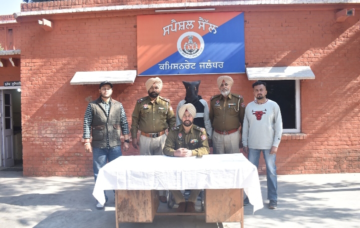 Read more about the article ਪੁਲਿਸ ਨੇ ਸ਼ਹਿਰ ‘ਚ ਨਸ਼ੀਲੇ ਪਦਾਰਥਾਂ ਦੇ ਧੰਦੇ ਦਾ ਕੀਤਾ ਪਰਦਾਫਾਸ਼ 