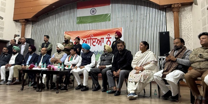 Read more about the article ਰਾਜਾ ਵੜ੍ਹਿੰਗ ਵਲੋ ਕਾਂਗਰਸ ਪਾਰਟੀ ਦੇ ਆਗੂਆਂ ਅਤੇ ਵਰਕਰਾਂ ਨਾਲ ਮੀਟਿੰਗ