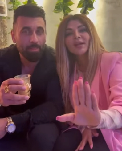 Read more about the article राखी सावंत अक्सर सुर्खियों में