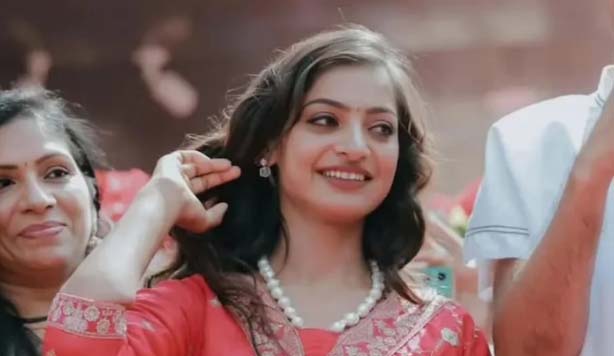 Read more about the article महाकुंभ वाली मोनालिसा ने कामयाब होते ही मां को दिया ये तोहफा