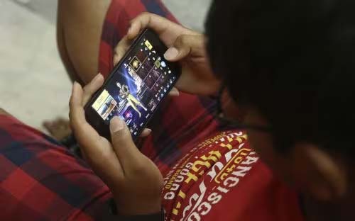 Read more about the article माता-पिता के मेहनत की कमाई फ्री-फायर गेम में उड़ा दी