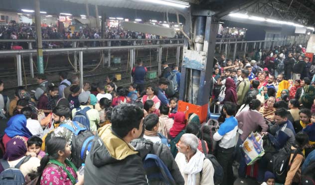 Read more about the article ਭਗਦੜ ਮਗਰੋਂ ਰੇਲਵੇ ਦਾ ਵੱਡਾ ਫੈਸਲਾ, ਨਵੀਂ ਦਿੱਲੀ ’ਚ ਇੱਕੋ ਪਲੇਟਫਾਰਮ ਤੋਂ ਚੱਲਣਗੀਆਂ ਸਾਰੀਆਂ ਪ੍ਰਯਾਗਰਾਜ ਸਪੈਸ਼ਲ ਟ੍ਰੇਨਾਂ