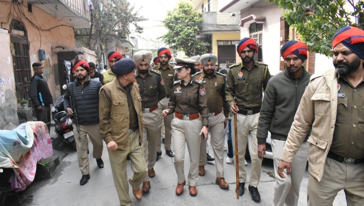 Read more about the article युद्ध नशे के विरूद्ध; कमिश्नरेट पुलिस ने शहर में 11 जगहों पर सर्च ऑपरेशन चलाया