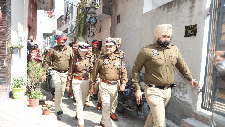 Read more about the article 13 ਥਾਵਾਂ ‘ਤੇ ਛਾਪੇਮਾਰੀ; ਵੱਡੀ ਮਾਤਰਾ ਵਿੱਚ ਨਸ਼ੀਲੇ ਪਦਾਰਥ ਅਤੇ ਗੈਰ-ਕਾਨੂੰਨੀ ਹਥਿਆਰ ਜ਼ਬਤ ਕੀਤੇ