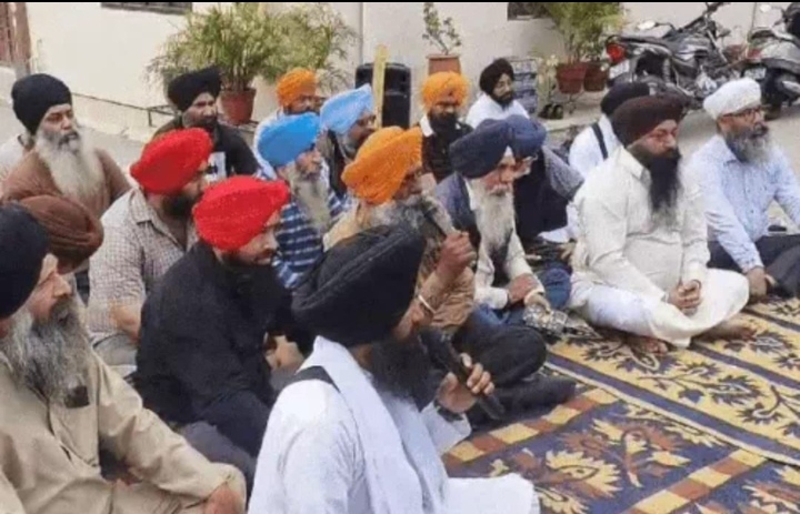 Read more about the article ਅਰਦਾਸ ਦੌਰਾਨ ਮੰਨਣ ਹਮਾਇਤੀਆਂ ਵੱਲੋਂ ਅਰਦਾਸ ਦਾ ਵਿਰੋਧ ਤੇ ਸੁਖਬੀਰ ਬਾਦਲ ਜਿੰਦਾਬਾਦ ਦੇ ਨਾਰੇ ਲਗਾਏ