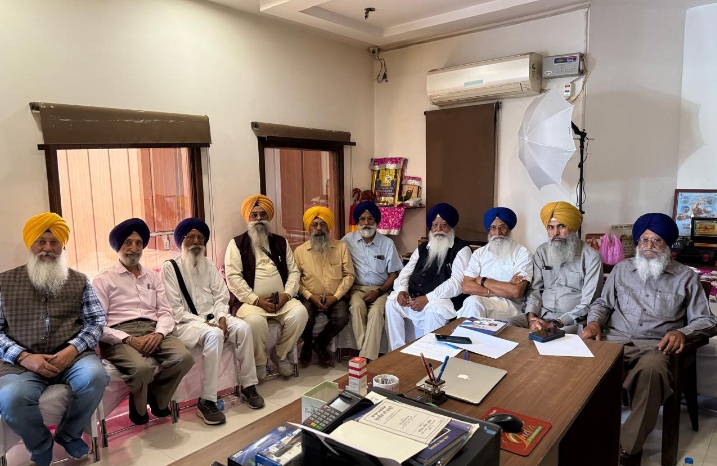 Read more about the article ਮੈਂਬਰ ਫੈਸਲੇ ਖਿਲਾਫ ਡਟਣ, ਨਹੀਂ ਫਿਰ ਸੰਗਤ ਨੂੰ ਸਮਾਜਿਕ ਬਾਈਕਾਟ ਲਈ ਮਜਬੂਰ ਹੋਣਾ ਪਵੇਗਾ