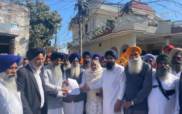 Read more about the article ਜਥੇਦਾਰ ਸਹਿਬਾਨ ਨੂੰ ਬਹਾਲ ਕਰਨ ਲਈ ਸ: ਚਰਨਜੀਤ ਸਿੰਘ ਬਰਾੜ ਦੀ ਅਗਵਾਈ ਵਿੱਚ ਮੰਗ ਪੱਤਰ