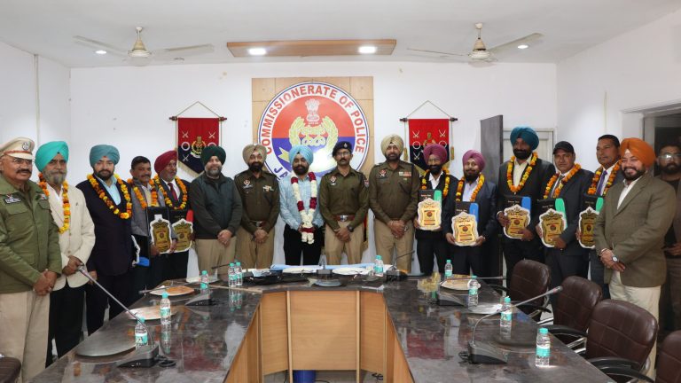 Read more about the article ਲਿਸ ਅਧਿਕਾਰੀਆਂ ਨੂੰ ਰਿਟਾਇਰਮੈਂਟ ਤੇਂ ਦਿਲੋਂ ਵਿਦਾਇਗੀ ਦਿੱਤੀ