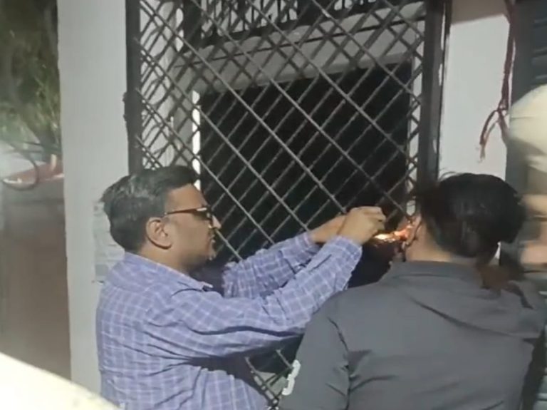 Read more about the article ਤਾਰਾ ਪੈਲਸ ਫਿਰ ਨਗਰ ਨਿਗਮ ਦੀ ਟੀਮ ਨੇ ਕੀਤਾ ਸੀਲ