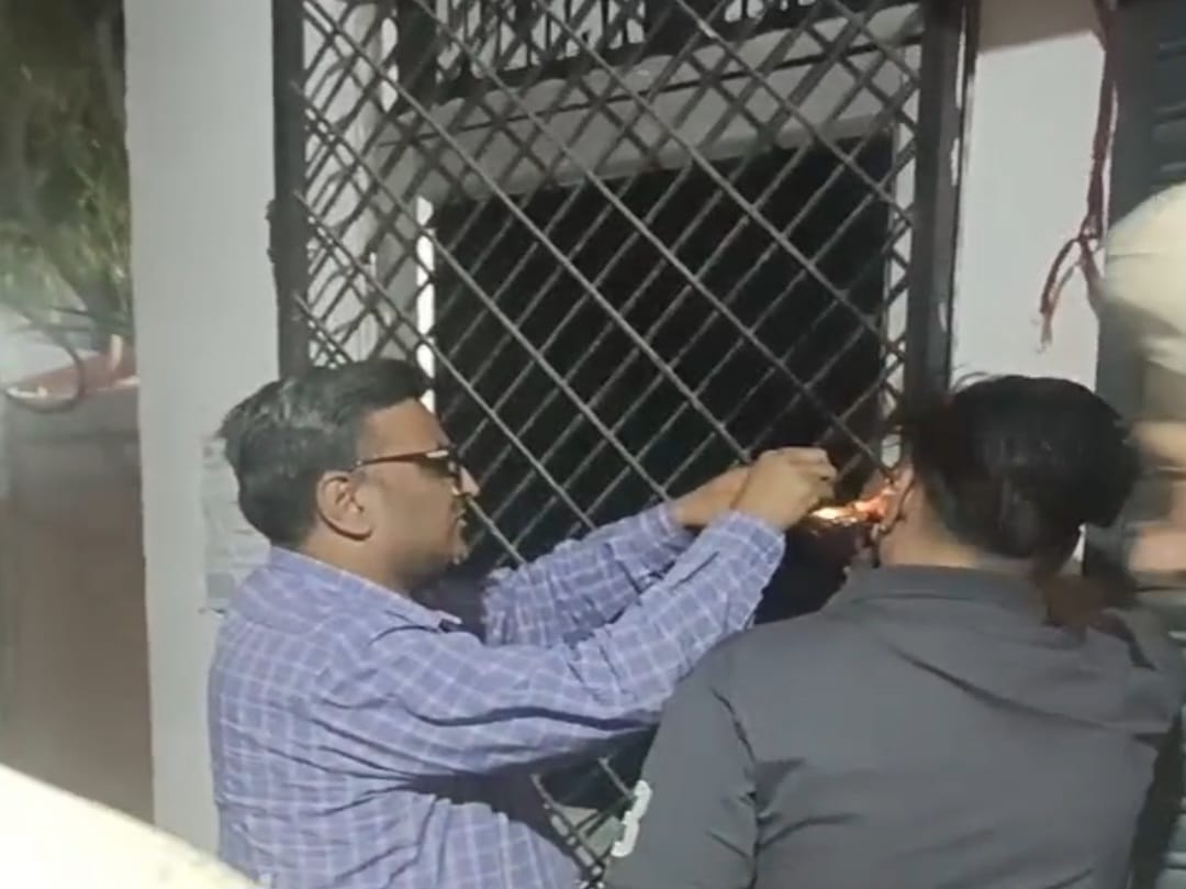 You are currently viewing ਤਾਰਾ ਪੈਲਸ ਫਿਰ ਨਗਰ ਨਿਗਮ ਦੀ ਟੀਮ ਨੇ ਕੀਤਾ ਸੀਲ