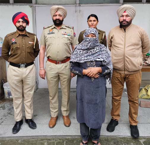 Read more about the article ਮੁਕੇਰੀਆ ਪੁਲਿਸ ਵੱਲੋ N4PS 13“ ਤਹਿਤ ਅੋਰਤ ਸਮੱਗਲਰ ਗ੍ਰਿਫਤਾਰ