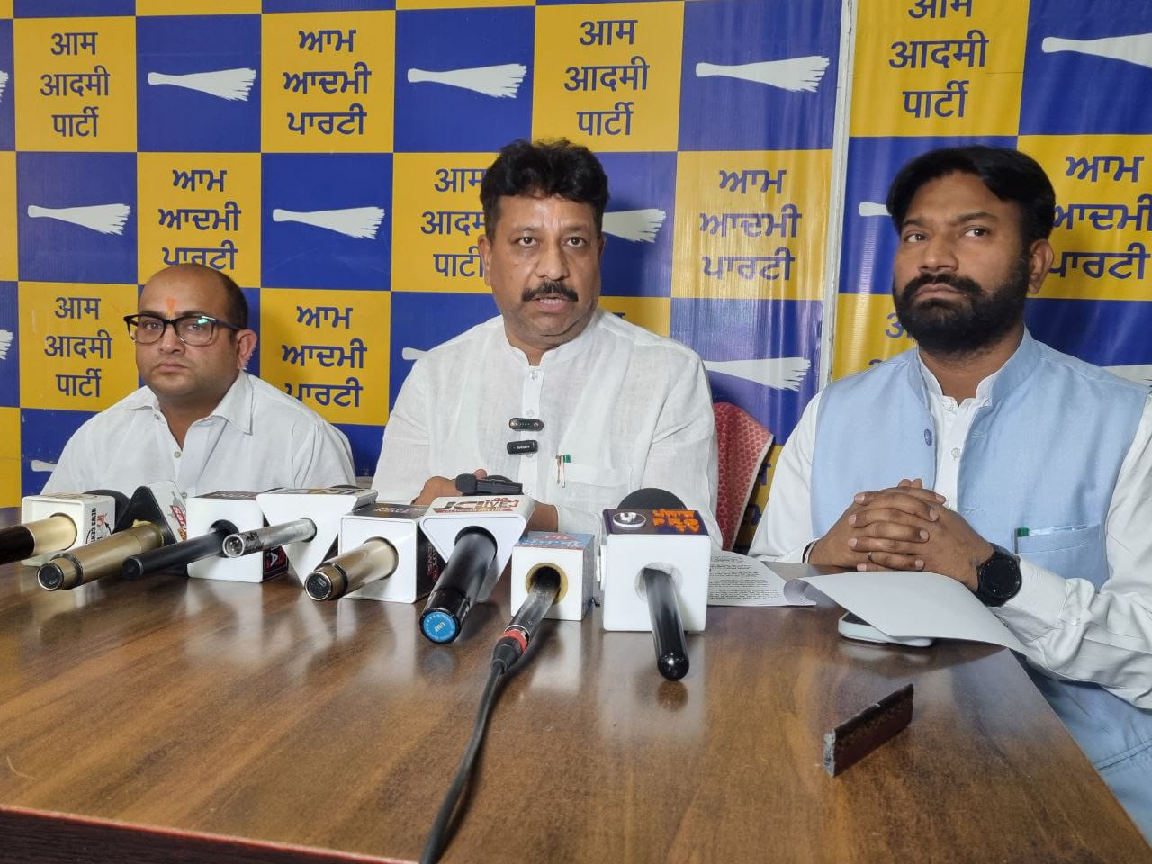 Read more about the article ਆਮ ਆਦਮੀ ਪਾਰਟੀ ਨੇ ਹਮੇਸ਼ਾ ਡਾ. ਬੀ.ਆਰ. ਅੰਬੇਡਕਰ ਜੀ ਦੇ ਸਿਧਾਂਤਾ ’ਤੇ ਪਹਿਰਾ ਦਿੱਤੈ : ਰਮਨ ਅਰੋੜਾ