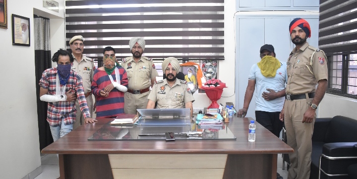 Read more about the article ਸਨੈਚਿੰਗ ਕਰਨ ਵਿੱਚ ਸ਼ਾਮਲ ਤਿੰਨ ਦੋਸ਼ੀਆ ਨੂੰ ਗ੍ਰਿਫ਼ਤਾਰ ਕੀਤਾ