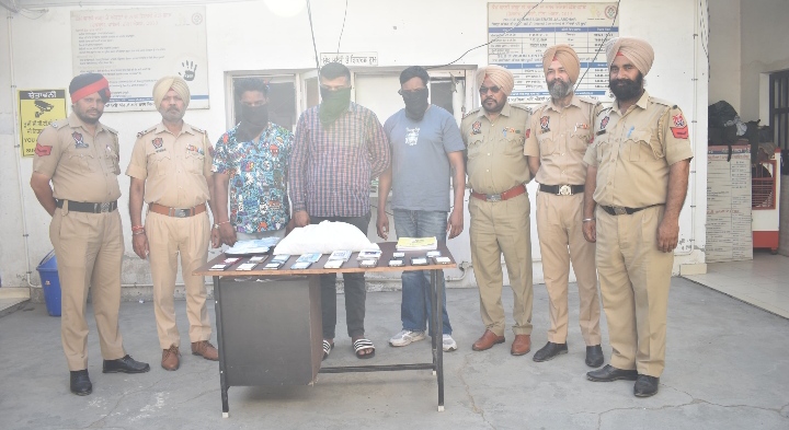 Read more about the article ਸਾਈਬਰ ਧੋਖਾਧੜੀ ਦਾ ਪਰਦਾਫਾਸ਼: 24 ਲੱਖ ਰੁਪਏ, 14 ਮੋਬਾਈਲ ਫ਼ੋਨ, 43 ਏਟੀਐਮ ਕਾਰਡ ਬਰਾਮਦ; 3 ਗ੍ਰਿਫ਼ਤਾਰ