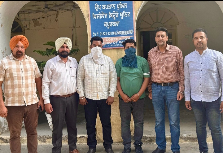 Read more about the article अस्पताल के दो कर्मचारी रिश्वत लेने के आरोप में गिरफ्तार