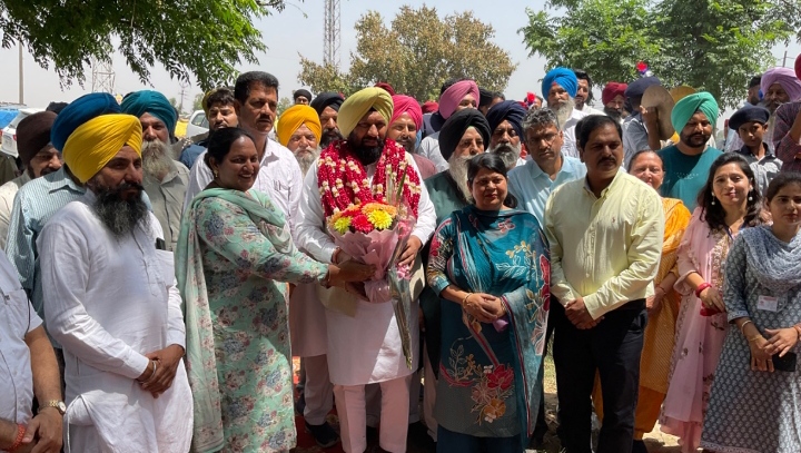 Read more about the article ਕਰਤਾਰਪੁਰ ਹਲਕੇ ਦੇ 5 ਸਰਕਾਰੀ ਸਕੂਲਾਂ ’ਚ 20.98 ਲੱਖ ਰੁਪਏ ਦੀ ਲਾਗਤ ਵਾਲੇ ਵਿਕਾਸ ਕਾਰਜਾਂ ਦਾ ਕੀਤਾ ਉਦਘਾਟਨ