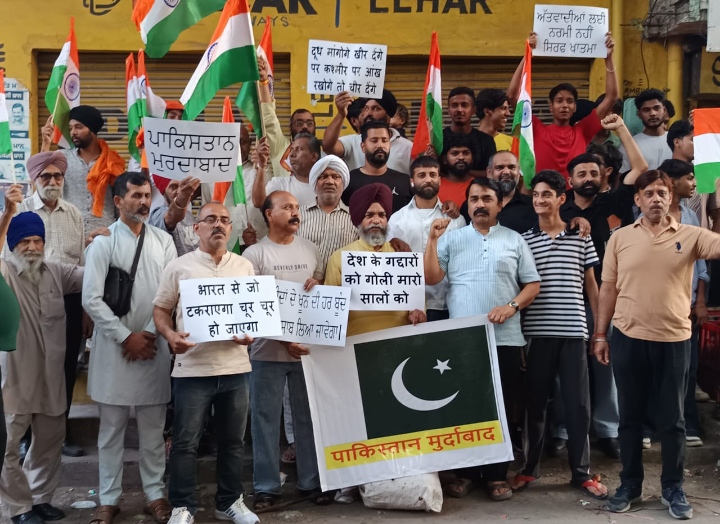 Read more about the article पहलगाम में आंतकी हमला होने के कारण भाजपा कार्यकर्ताओं ने किशनपुरा में किया प्रचंड प्रदर्शन