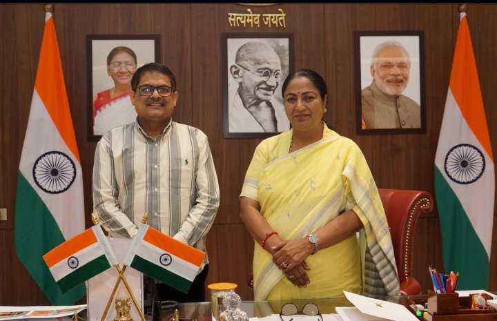 Read more about the article रेखा गुप्ता से मिले अमित तनेजा ट्रिपल इंजन सरकार बनने पर दी बधाई