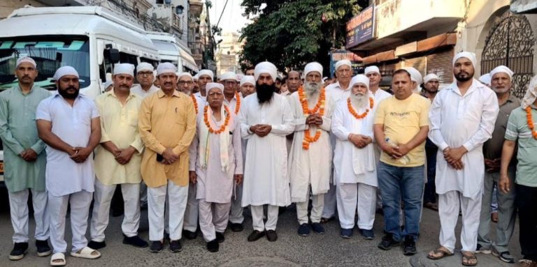 Read more about the article ਸਤਿਗੁਰੂ ਕਬੀਰ ਮਹਾਰਾਜ ਜੀ ਦੇ 627ਵੇ ਪ੍ਰਕਾਸ਼ ਉਤਸਵ ਦੇ ਉਪਲਕਸ਼ ‘ਚ ਅੱਜ 5ਵੀਂ ਸਾਂਝੀ ਤੇਲੀਆਂ ਮੋਹਲਾ ਵਿਖੇ ਰੱਖੀ ਪ੍ਰਭਾਤ ਫੇਰੀ